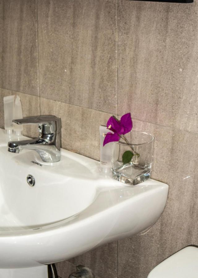 Kislas Luxury Hotel Adenta Exterior foto